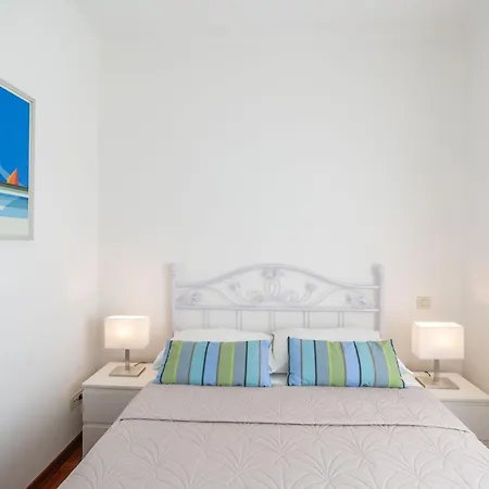 Alis Apartment *
