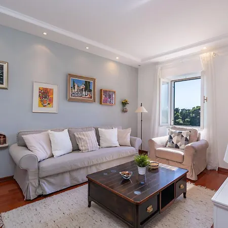 Alis Apartment *